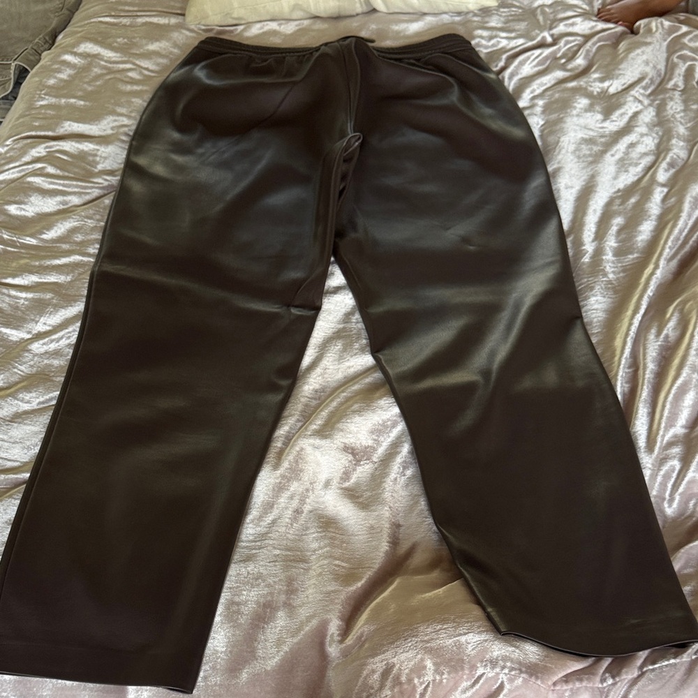 Banana Republic Womens Slim Vegan Leather Jogger | Black Size Medium - Picture 4 of 6